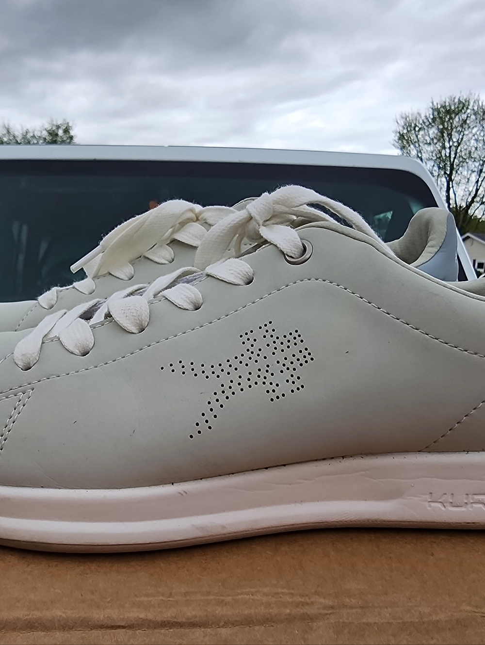 Kuru ROAM Women's Bone Gray Leather Sneakers.